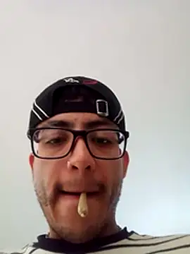 Jaleale33 online show from November 26, 2025, 4:08 pm