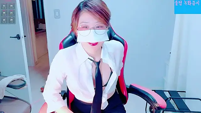 hyeony s96 online show from October 1, 2025, 12:00 pm