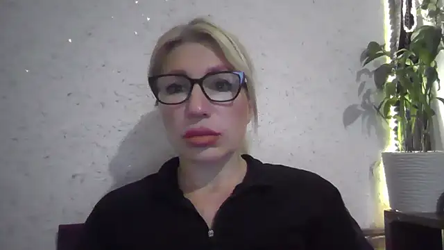 fox red lady7 online show from November 10, 2025, 1:21 pm