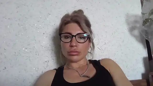 fox red lady7 online show from April 3, 2026, 11:19 am