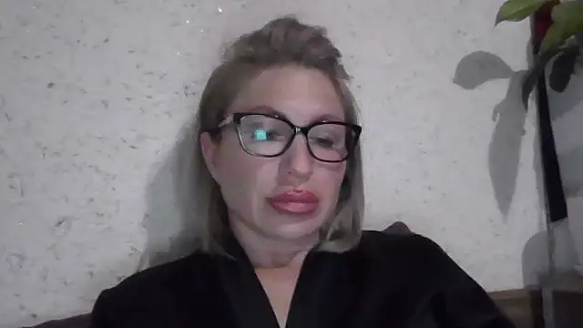 fox red lady7 online show from April 15, 2026, 8:53 pm