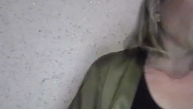 fox red lady7 online show from April 18, 2026, 4:00 pm