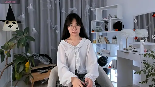 UdelaDodson online show from November 3, 2025, 1:19 am