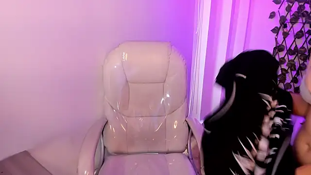 Nathaly ds online show from February 10, 2026, 7:18 pm