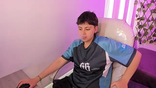 Nathaly ds online show from March 6, 2026, 7:32 pm