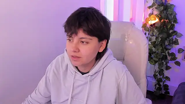 Nathaly ds online show from April 17, 2026, 5:49 pm