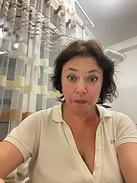 Kiravix online show from November 2, 2025, 1:35 pm