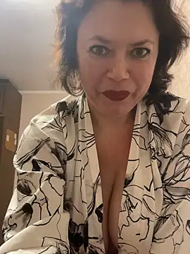 Snapshot of Kiravix chatting on February 5, 2026, 8:57 pm Kiravix online show from February 5, 2026, 8:57 pm