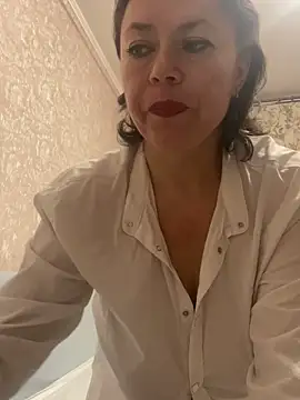 Snapshot of Kiravix chatting on February 27, 2026, 8:42 pm Kiravix online show from February 27, 2026, 8:42 pm