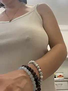 Snapshot of Kiravix chatting on April 7, 2026, 1:11 pm Kiravix online show from April 7, 2026, 1:11 pm