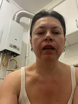 Snapshot of Kiravix chatting on April 9, 2026, 8:47 pm Kiravix online show from April 9, 2026, 8:47 pm