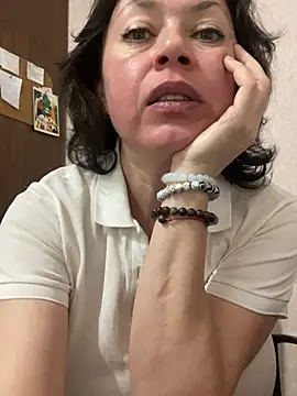 Snapshot of Kiravix chatting on April 10, 2026, 12:32 pm Kiravix online show from April 10, 2026, 12:32 pm