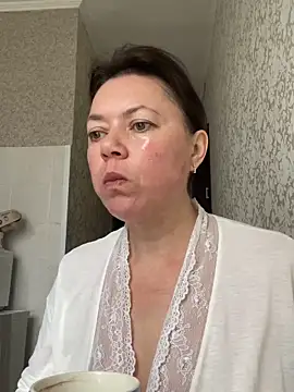 Snapshot of Kiravix chatting on April 13, 2026, 6:52 am Kiravix online show from April 13, 2026, 6:52 am