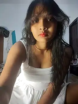 Snapshot of RAYI_Queen_2 chatting on October 17, 2025, 1:03 pm RAYI Queen 2 online show from October 17, 2025, 1:03 pm