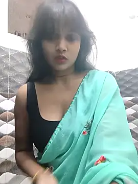 Snapshot of RAYI_Queen_2 chatting on October 21, 2025, 6:08 pm RAYI Queen 2 online show from October 21, 2025, 6:08 pm