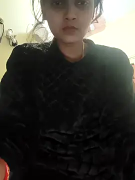 Snapshot of RAYI_Queen_2 chatting on October 30, 2025, 8:05 am RAYI Queen 2 online show from October 30, 2025, 8:05 am