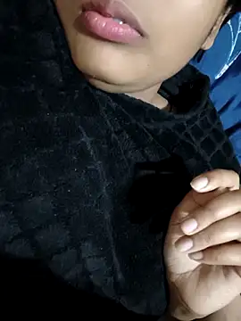 Snapshot of RAYI_Queen_2 chatting on February 17, 2026, 8:11 am RAYI Queen 2 online show from February 17, 2026, 8:11 am