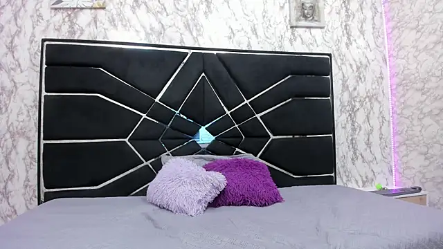 WILD FIREE  online show from November 15, 2025, 8:38 pm