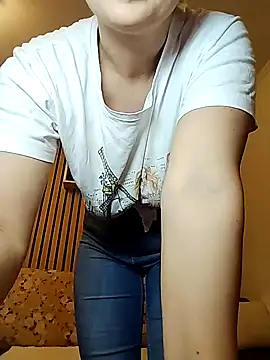 Mayaaaaaa  online show from December 5, 2025, 7:39 am