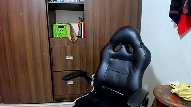 miss bigcockts online show from April 15, 2026, 8:31 pm