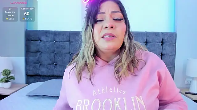 isabella horney  online show from October 13, 2025, 8:20 pm