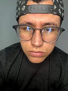 Kurtxxx22 online show from November 14, 2025, 6:39 pm