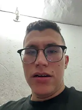 Snapshot of Kurtxxx22 chatting on June 6, 2026, 5:45 am Kurtxxx22 online show from June 6, 2026, 5:45 am