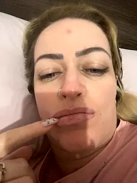 Snapshot of Alerquinasc chatting on September 9, 2025, 4:56 am Alerquinasc online show from September 9, 2025, 4:56 am