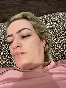 Snapshot of Alerquinasc chatting on September 21, 2025, 10:44 pm Alerquinasc online show from September 21, 2025, 10:44 pm