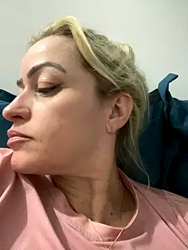 Snapshot of Alerquinasc chatting on October 1, 2025, 3:45 am Alerquinasc online show from October 1, 2025, 3:45 am