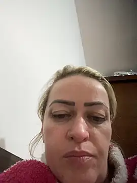 Snapshot of Alerquinasc chatting on October 10, 2025, 7:29 am Alerquinasc online show from October 10, 2025, 7:29 am