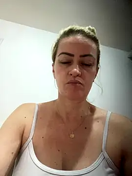 Snapshot of Alerquinasc chatting on October 12, 2025, 5:17 am Alerquinasc online show from October 12, 2025, 5:17 am