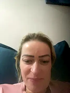 Snapshot of Alerquinasc chatting on November 9, 2025, 11:03 pm Alerquinasc online show from November 9, 2025, 11:03 pm