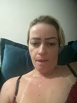 Snapshot of Alerquinasc chatting on November 18, 2025, 5:23 am Alerquinasc online show from November 18, 2025, 5:23 am