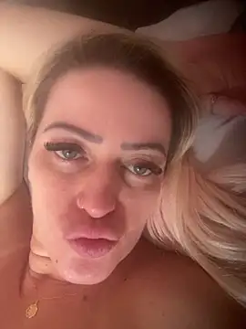 Snapshot of Alerquinasc chatting on January 14, 2026, 7:52 pm Alerquinasc online show from January 14, 2026, 7:52 pm