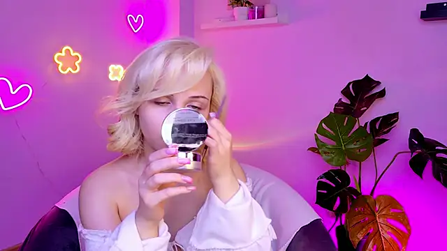 Charlotte Colinss online show from March 15, 2026, 4:29 am