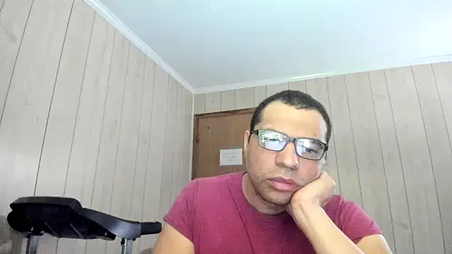 Snapshot of NaturalBeautyQueen chatting on June 14, 2026, 8:00 pm NaturalBeautyQueen online show from June 14, 2026, 8:00 pm