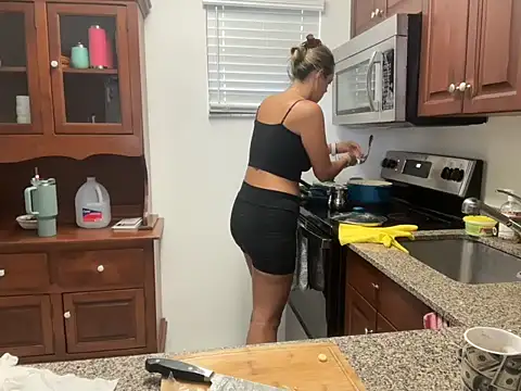 prettyykitty22 online show from October 5, 2025, 5:33 pm