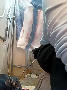 linhlinh xx87 online show from February 15, 2026, 1:31 pm