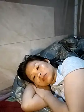 LinhNa999 online show from April 3, 2026, 5:05 am