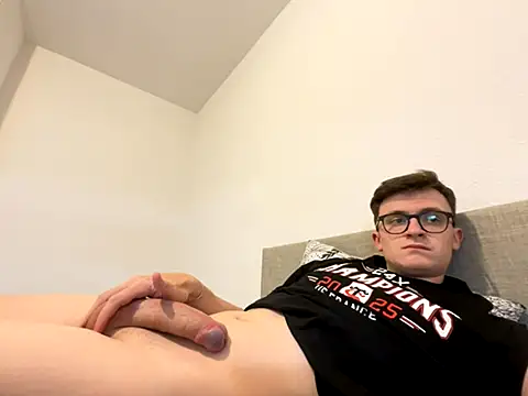 Eternelfrisson online show from September 27, 2025, 4:34 pm