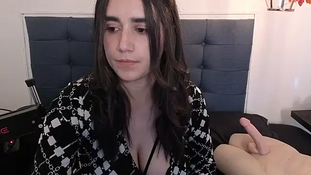Snapshot of elowen_halley1 chatting on September 19, 2025, 7:14 pm elowen halley1 online show from September 19, 2025, 7:14 pm