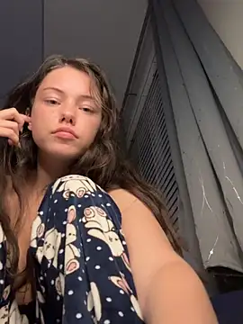 lilbbyily online show from May 9, 2026, 4:39 am