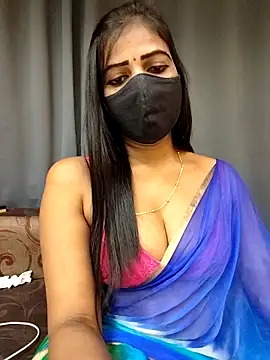 Snapshot of Misss-julli chatting on November 17, 2025, 8:47 pm Misss-julli online show from November 17, 2025, 8:47 pm