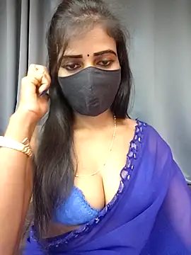 Snapshot of Misss-julli chatting on February 12, 2026, 2:23 pm Misss-julli online show from February 12, 2026, 2:23 pm