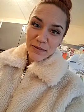 SlimBellaa online show from October 31, 2025, 11:44 am