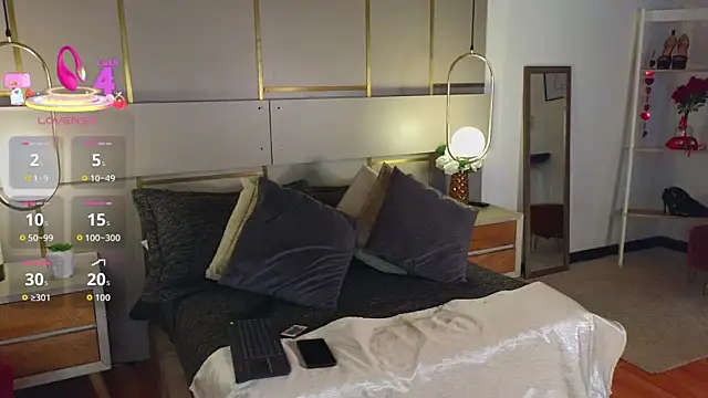 Lina Montclair online show from April 7, 2026, 7:03 pm