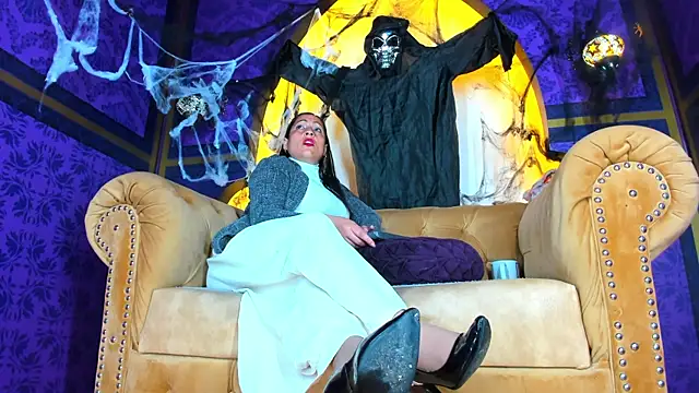 Scarlett Barnes online show from October 24, 2025, 12:01 pm