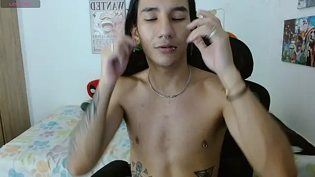 Max0n  online show from November 11, 2025, 4:45 am