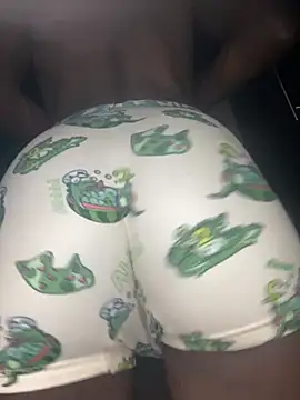 Snapshot of Eyebrows12 chatting on April 2, 2026, 10:07 pm Eyebrows12 online show from April 2, 2026, 10:07 pm